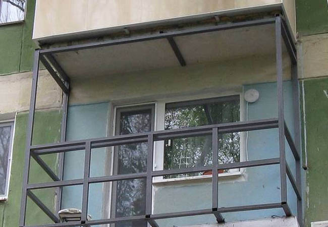 Альтернативное остекление балкона оргстеклом вместо стекла Черноголовка