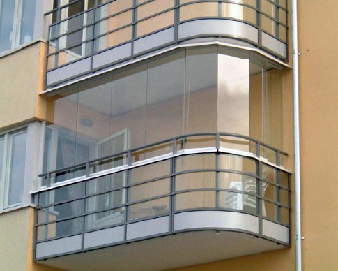 Сплошное безрамное остекление балкона без рам Черноголовка